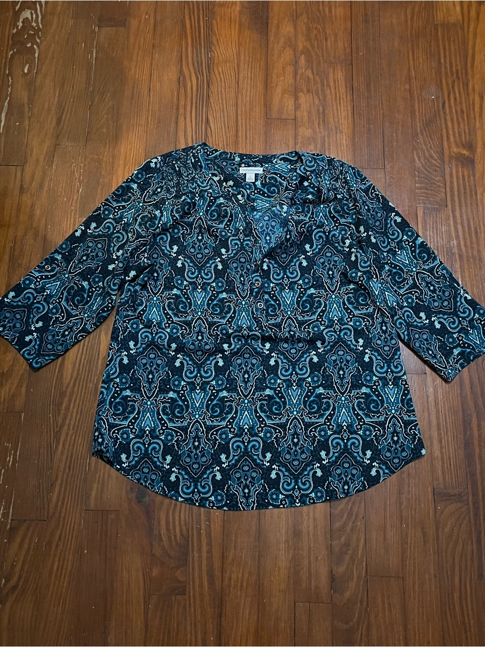 Croft & Barrow Teal Patterned V-Neck Women's Top with Button Detail